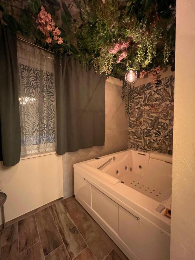 A Due Passi Da Hotel Formia Kültér fotó